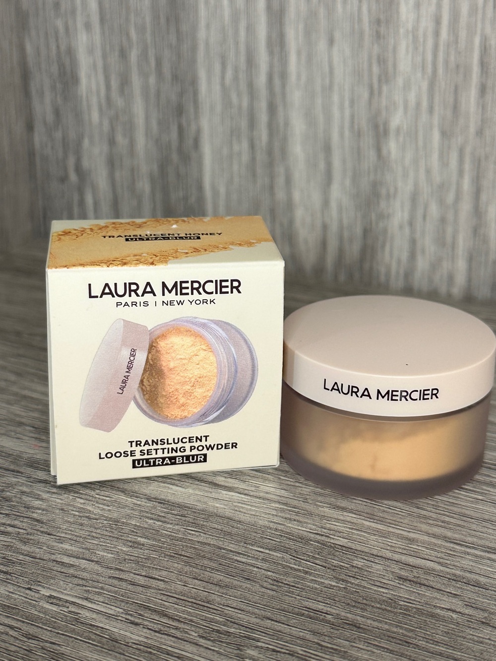 Laura Mercier Translucent Loose Setting Powder Ultra Blur- Transulucent Honey